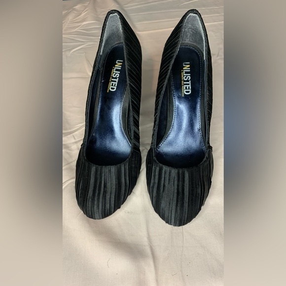 Unlisted by Kenneth Cole size 8-1/2 Black Pumps - Picture 1 of 6